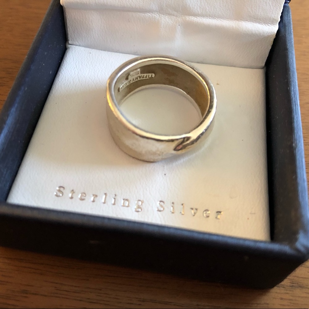 Leaf ring by Tiffany and Co. ring size 7